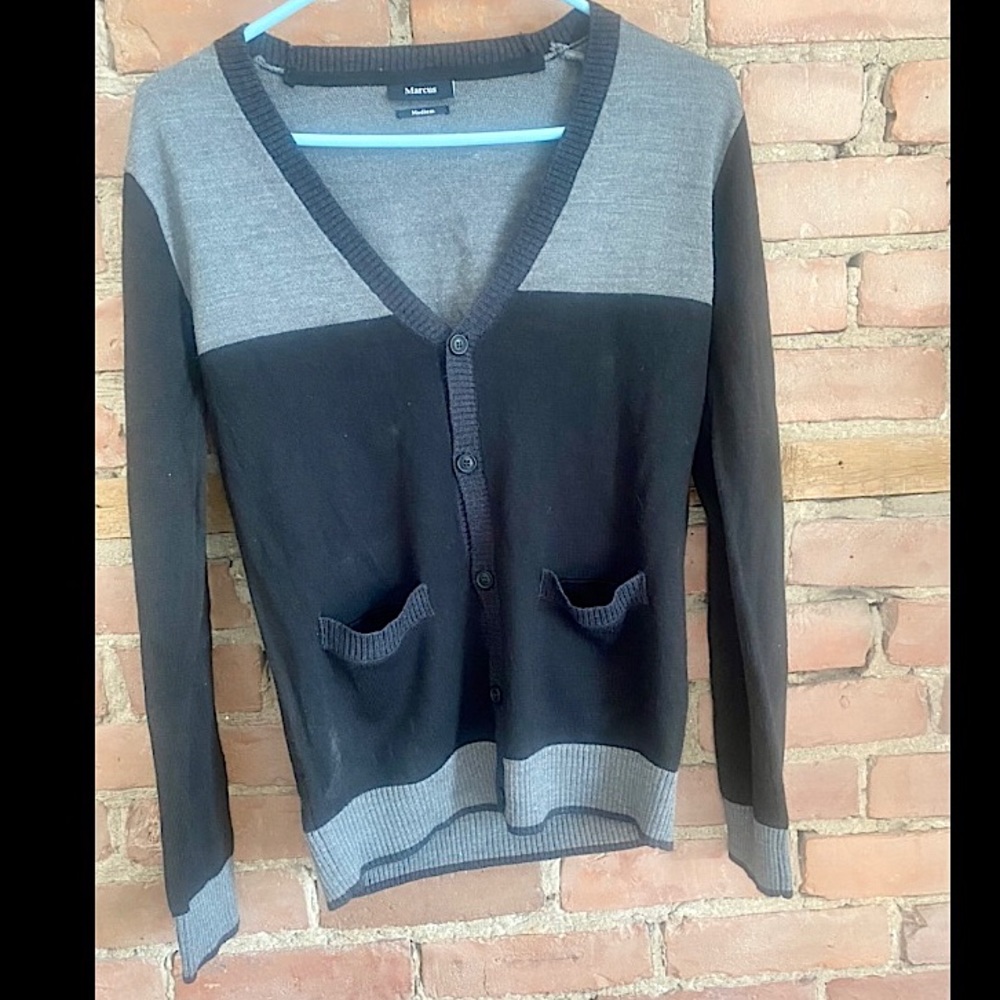 Men’s two-tone button up sweater